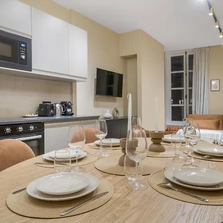 Elegant 3-room Air-conditioned In The Heart Of Le Marais Paris